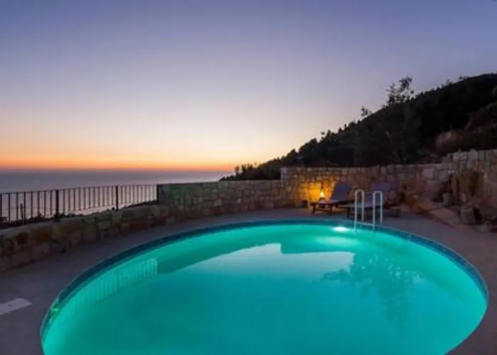 Old Tree Villa Zavala