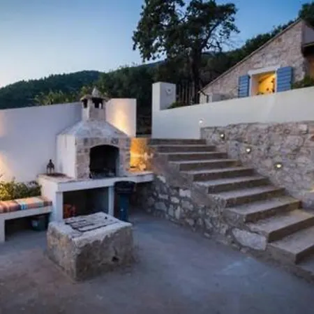 Вилла Old Tree *