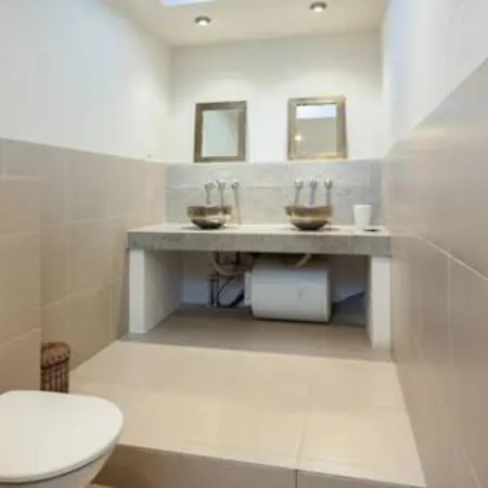 Вилла Old Tree Завала