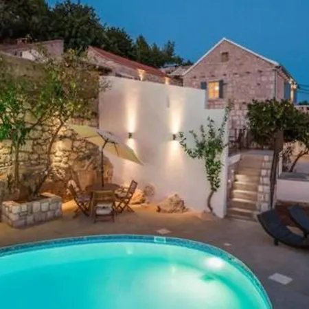 Вилла Old Tree *